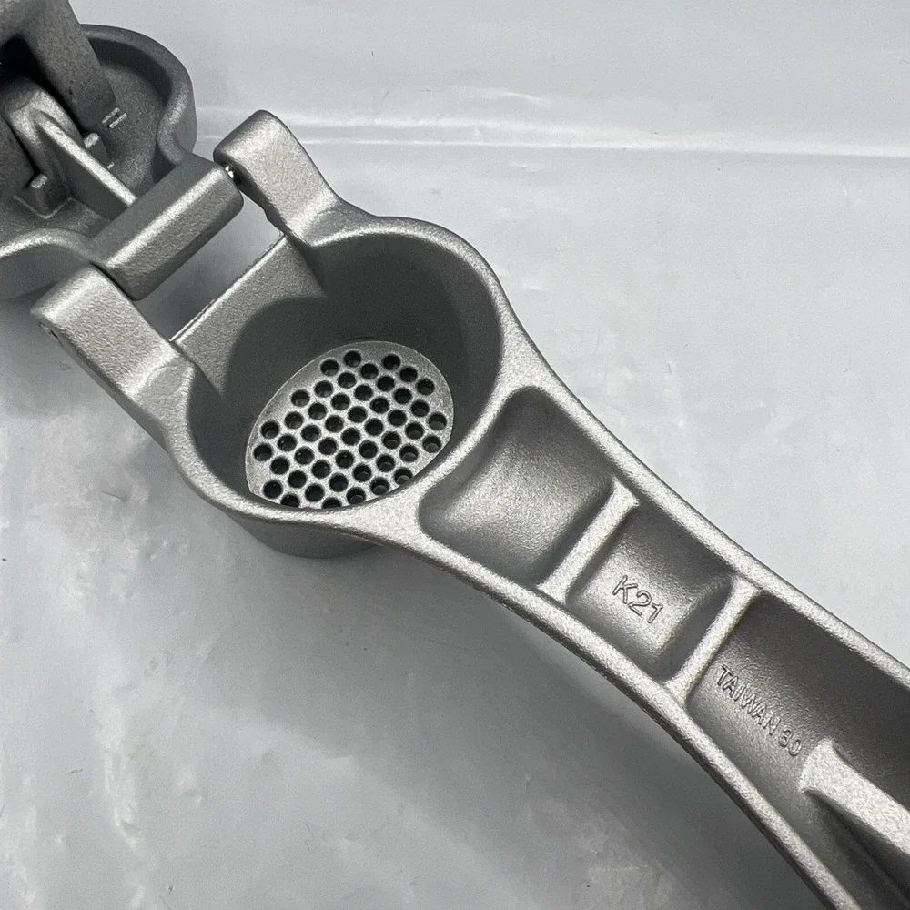 Vintage Pampered Chef Garlic Press K21 Cast Aluminum Silver Handheld Kitchen